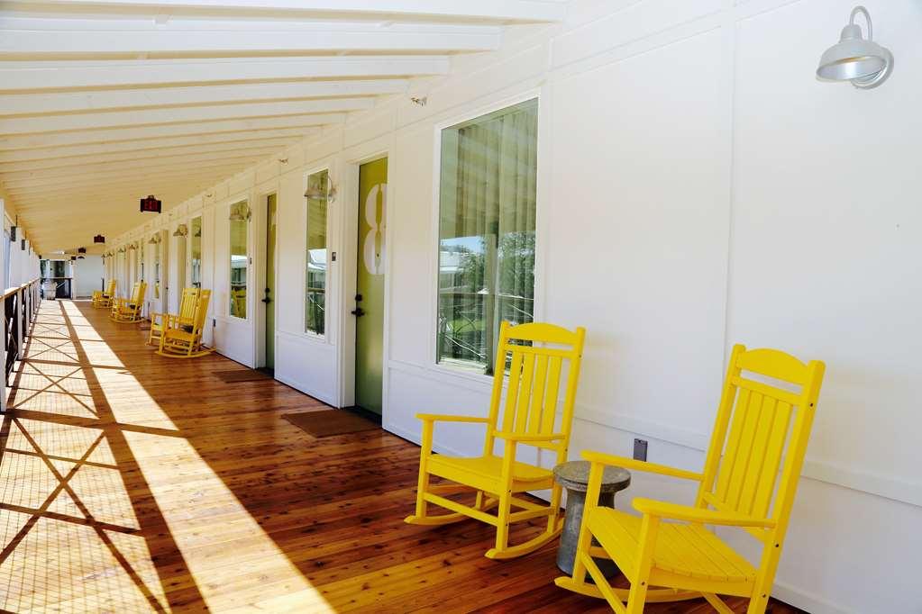 Cavalry Court, By Valencia Hotel Collection College Station Szoba fotó